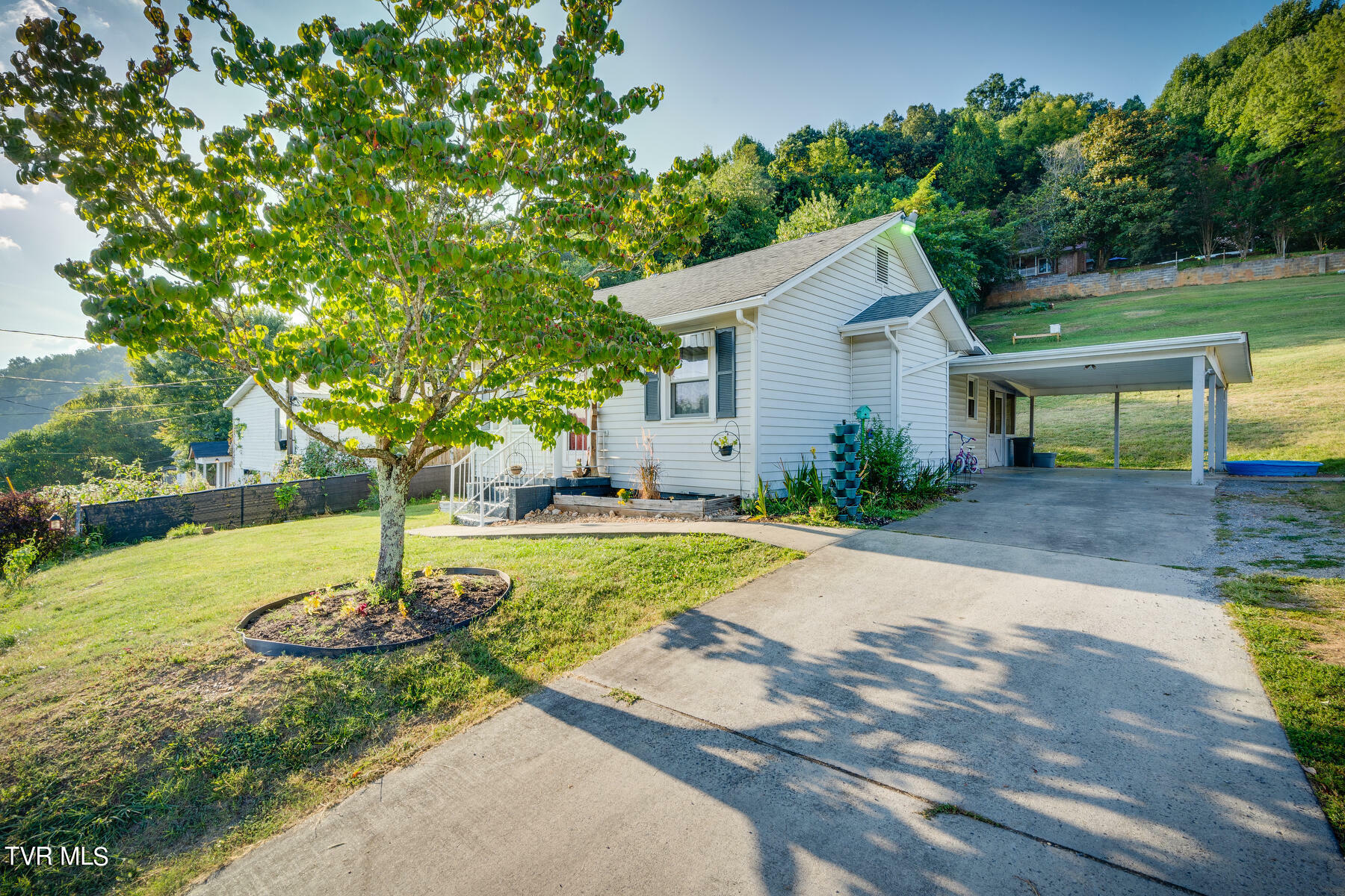 Property Photo:  304 Mohawk Street Street  TN 37665 