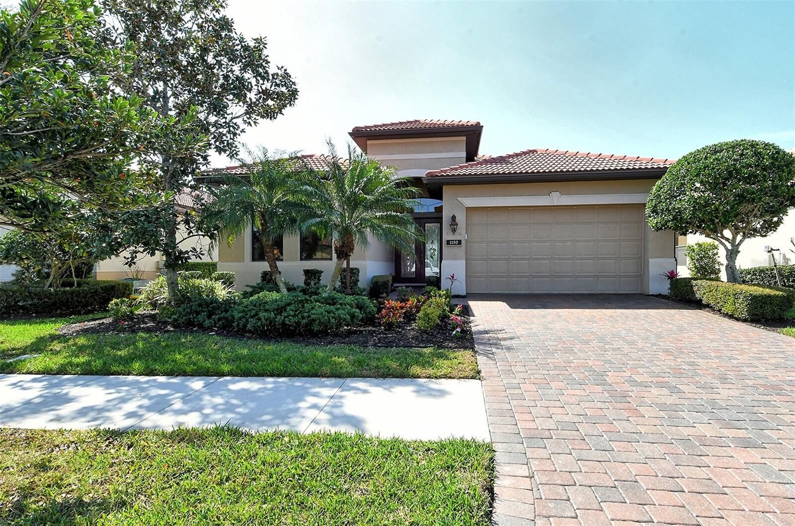 Property Photo: 1130 Cielo Court FL 34275
