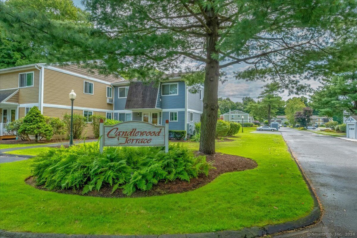 Property Photo:  6 Rose Street 2-12  CT 06810 