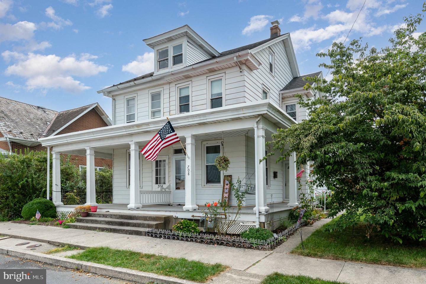 Property Photo:  708 W Cherry Street  PA 17078 