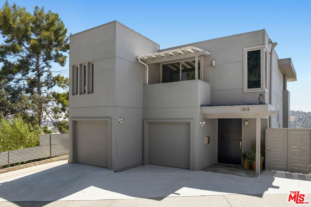 Property Photo:  1818   Kemper St  CA 90065 