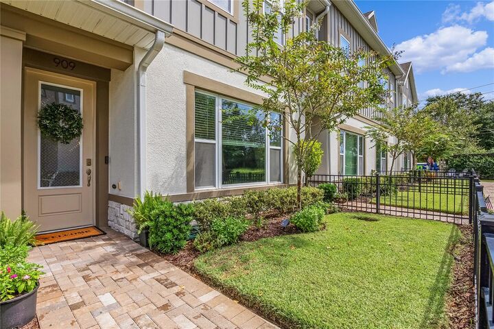 Property Photo:  909 Wild Date Lane  FL 32746 