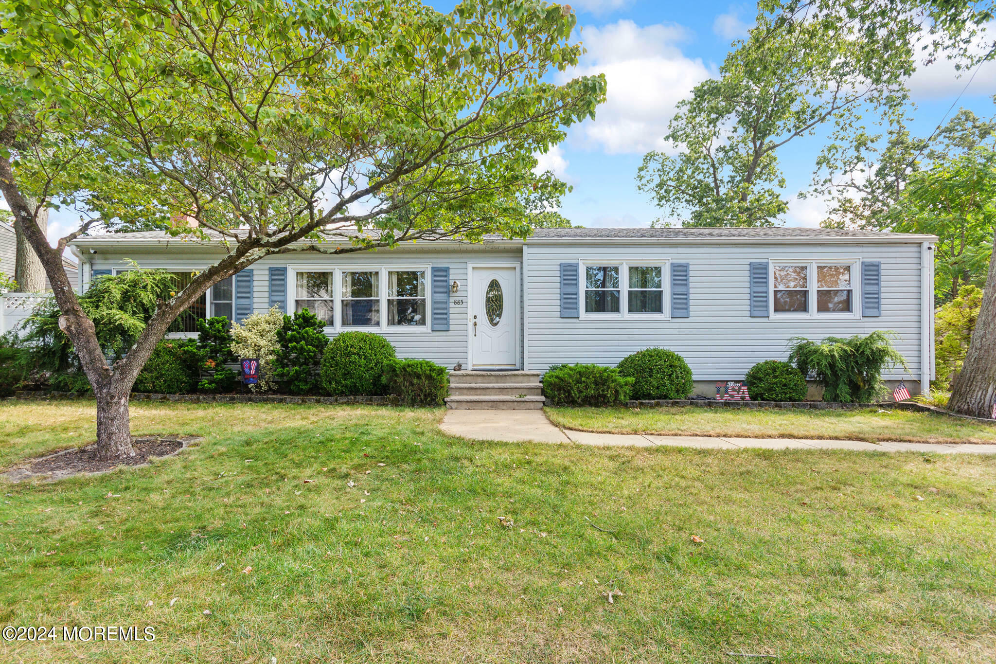 Property Photo:  885 Lynnwood Avenue  NJ 08723 