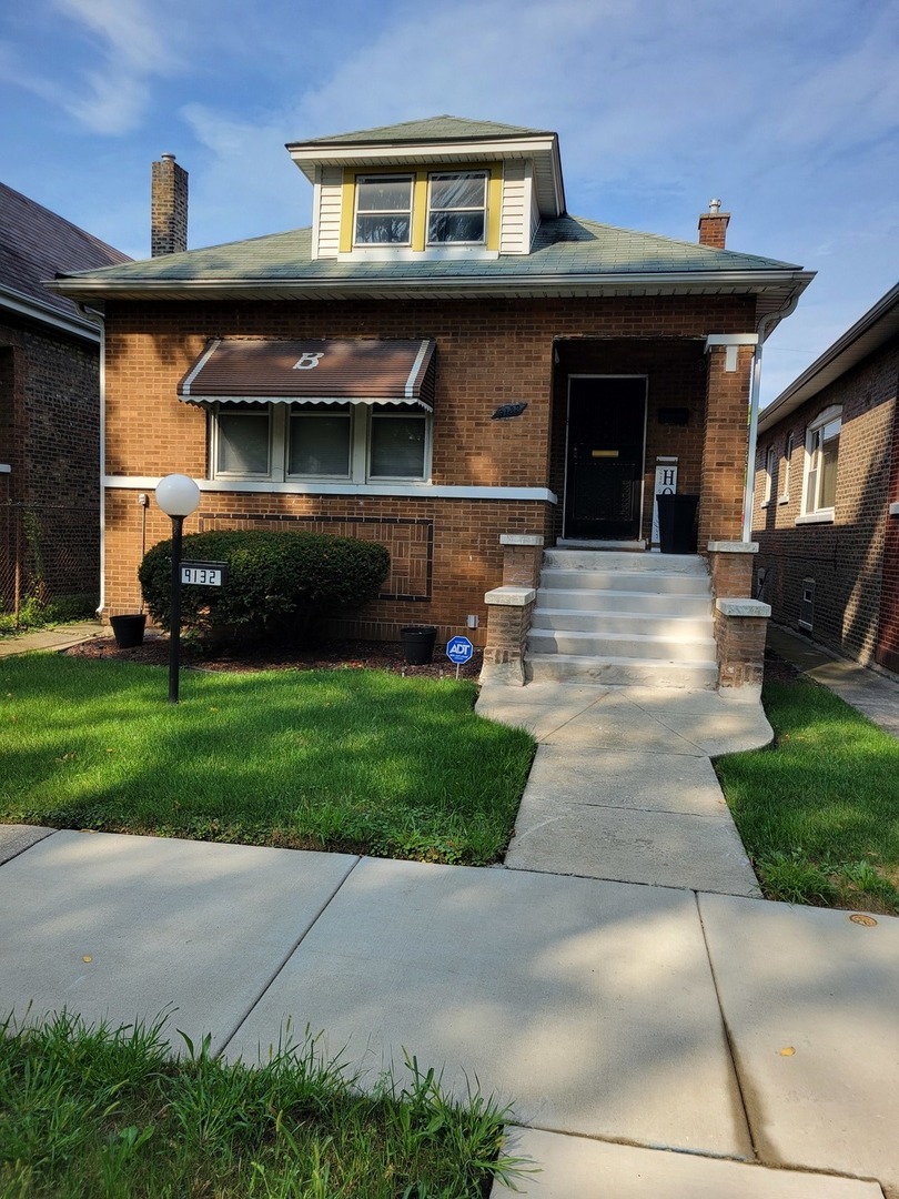 Property Photo:  9132 S Colfax Avenue  IL 60617 