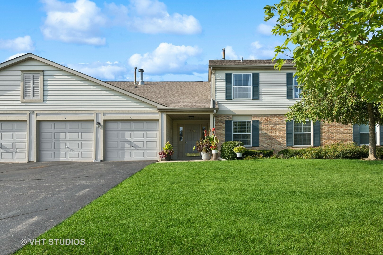 Property Photo:  305 Crestview Drive C  IL 60084 