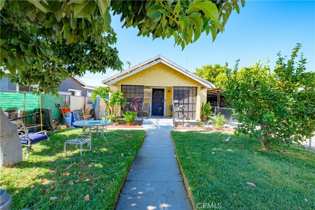 Property Photo:  347 W Spruce Street  CA 90220 