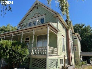 Property Photo:  214 E 7th Pl  OR 97058 