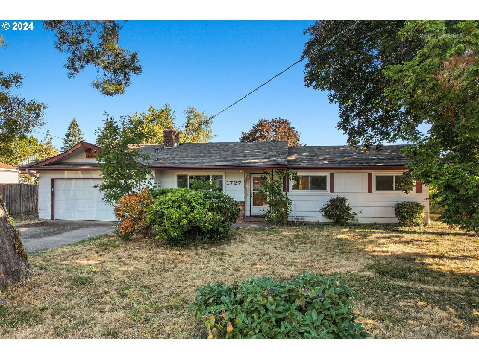 Property Photo: 1727 NE 18th St OR 97128