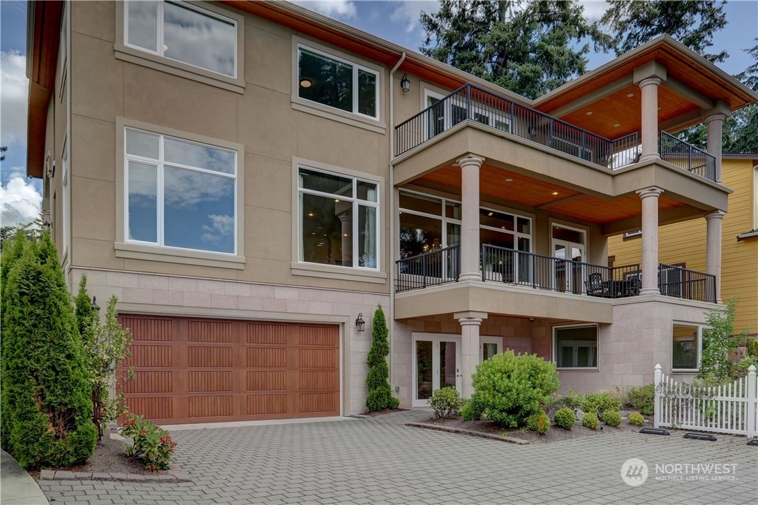 Property Photo:  9426 Lake Washington Boulevard NE  WA 98004 