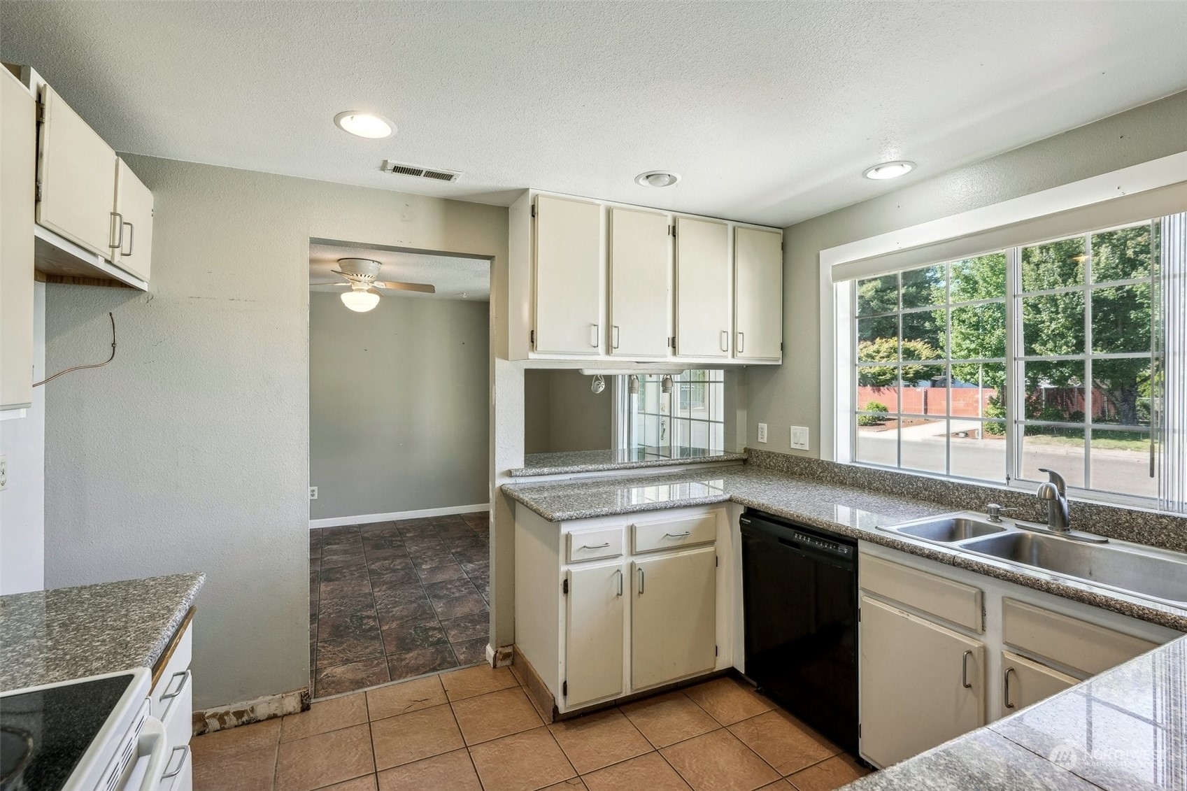 Property Photo:  5619 NE 56th Street  WA 98661 