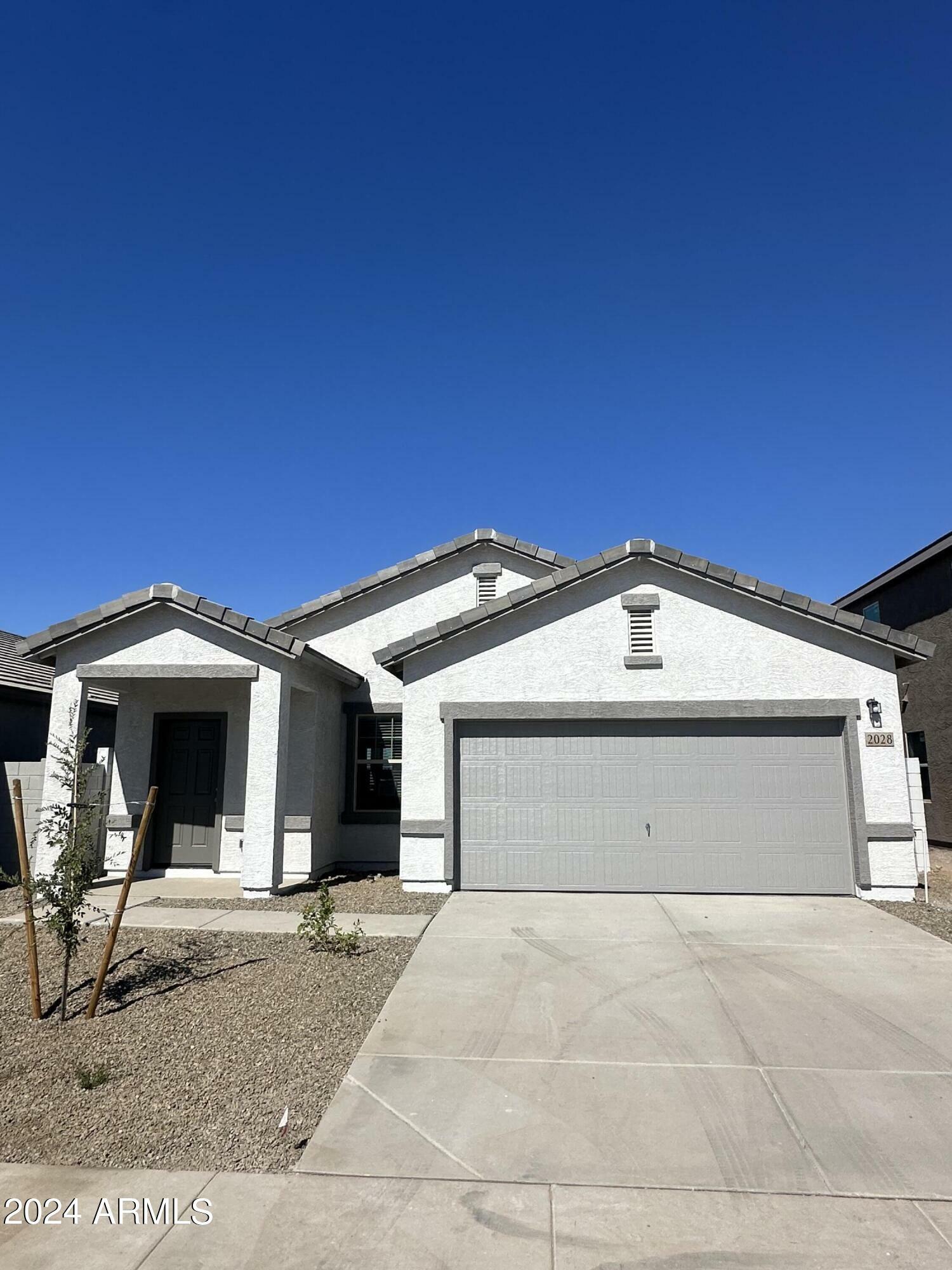 Property Photo:  2028 E Grazing Meadow Lane  AZ 85140 