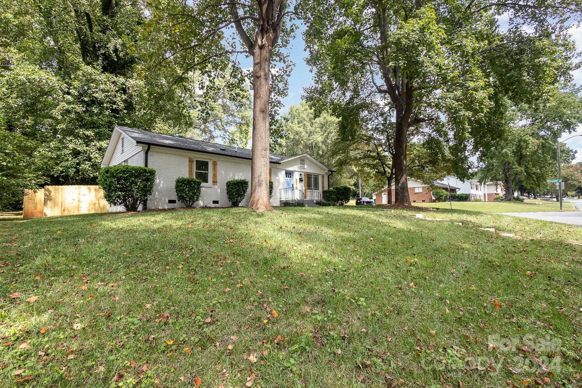 Property Photo:  6573 Covecreek Drive  NC 28215 