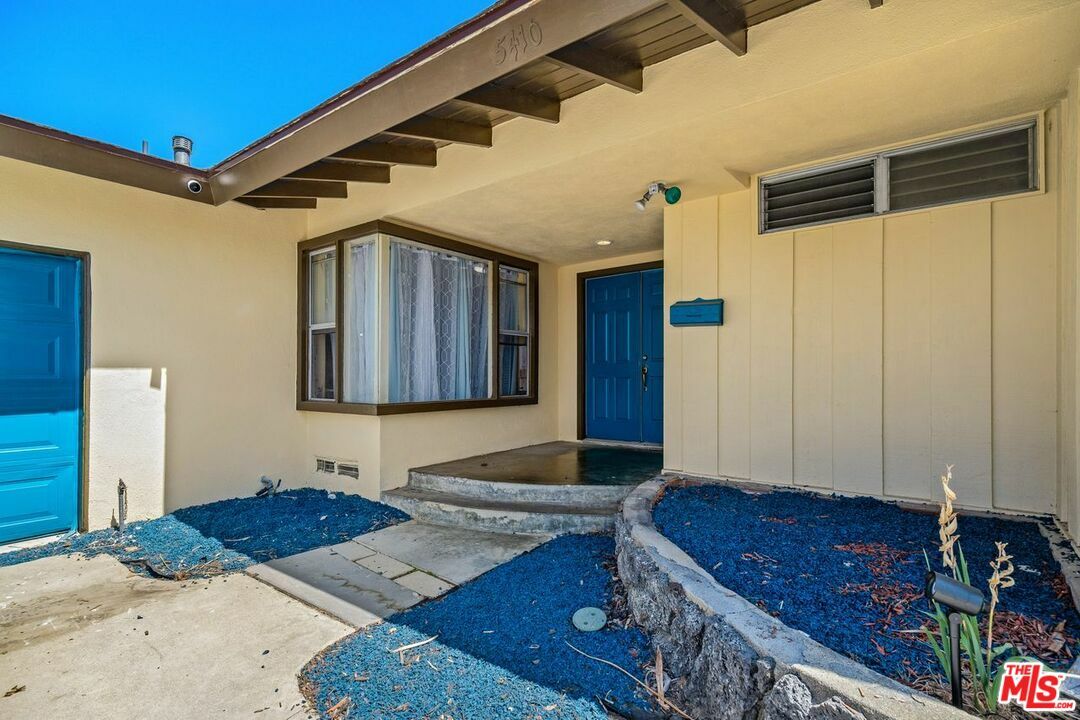 Property Photo:  5410 Reynier Ave  CA 90056 