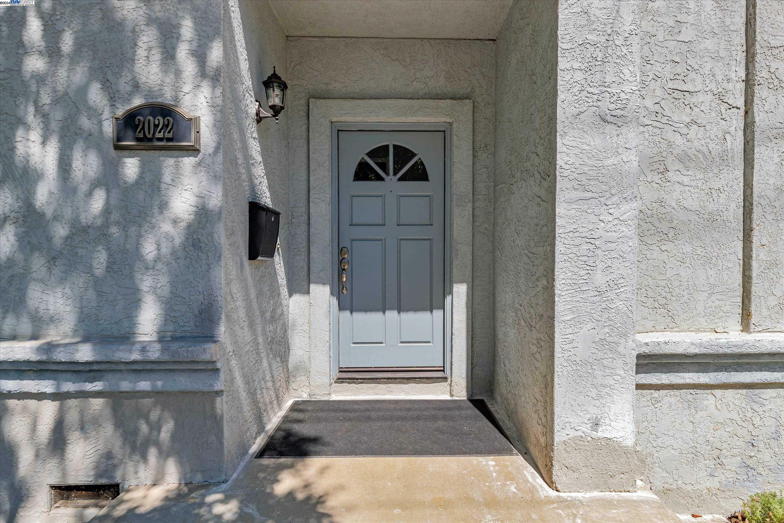 Property Photo:  2022 College Ave  CA 94550 