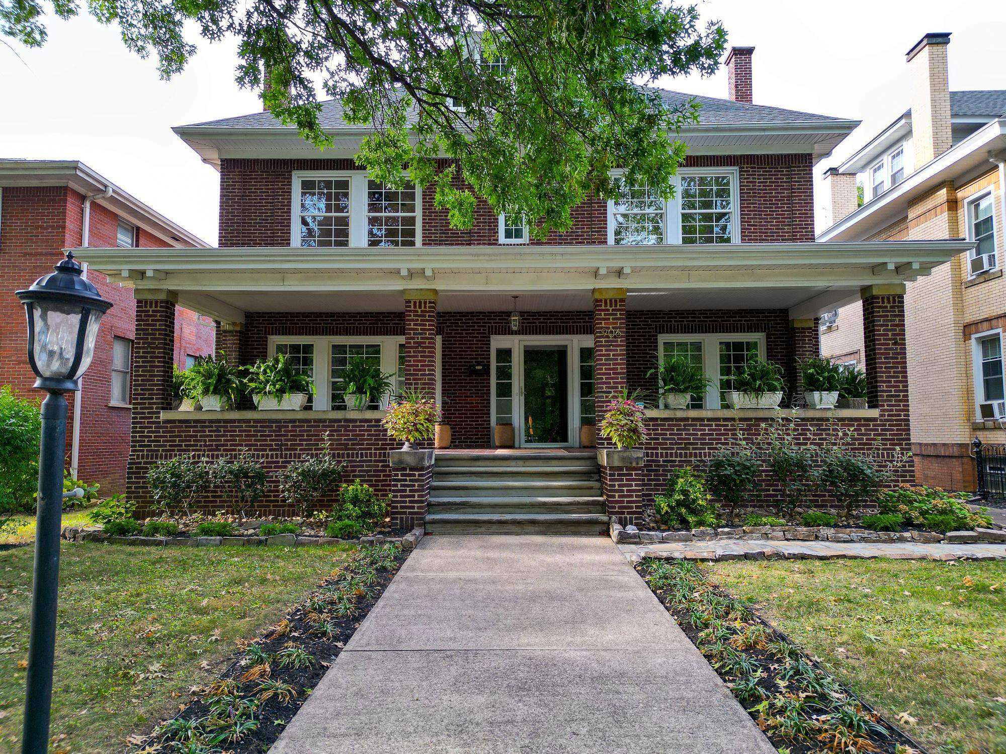 Property Photo:  906 13th Avenue  WV 25701 
