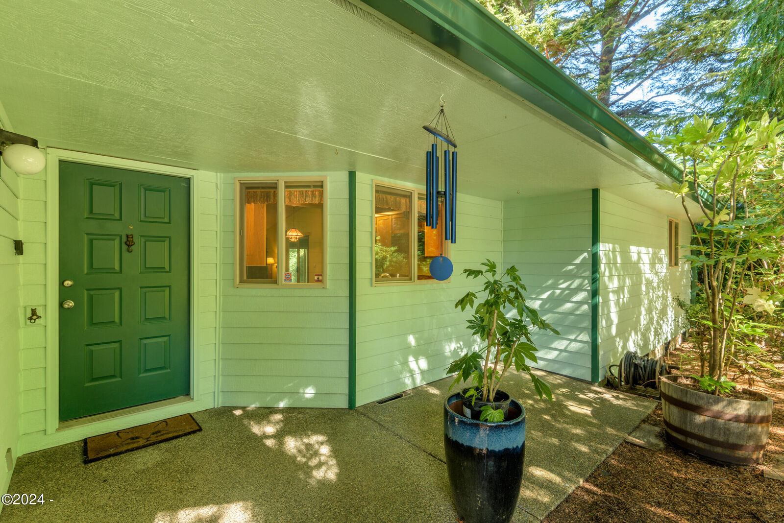 Property Photo:  325 Seagrove Loop  OR 97367 