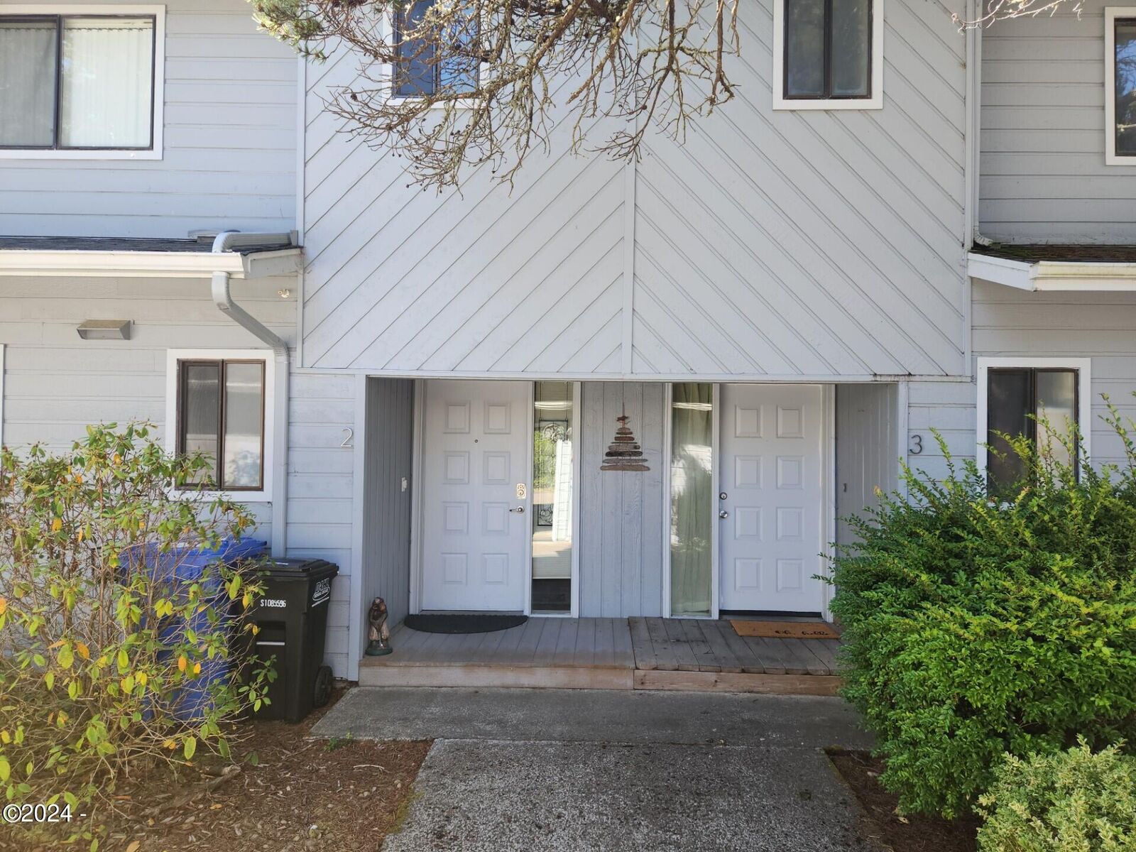 Property Photo:  125 SW Range Drive #2  OR 97394
