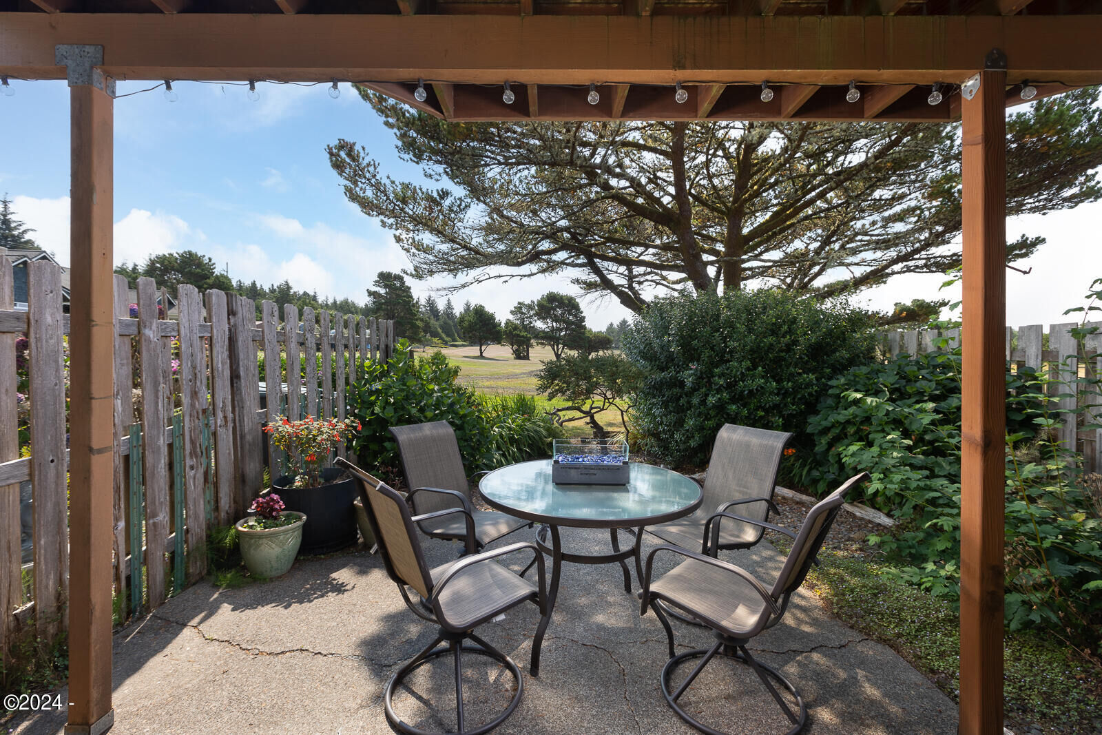 Property Photo: 125 SW Range Drive #2 OR 97394