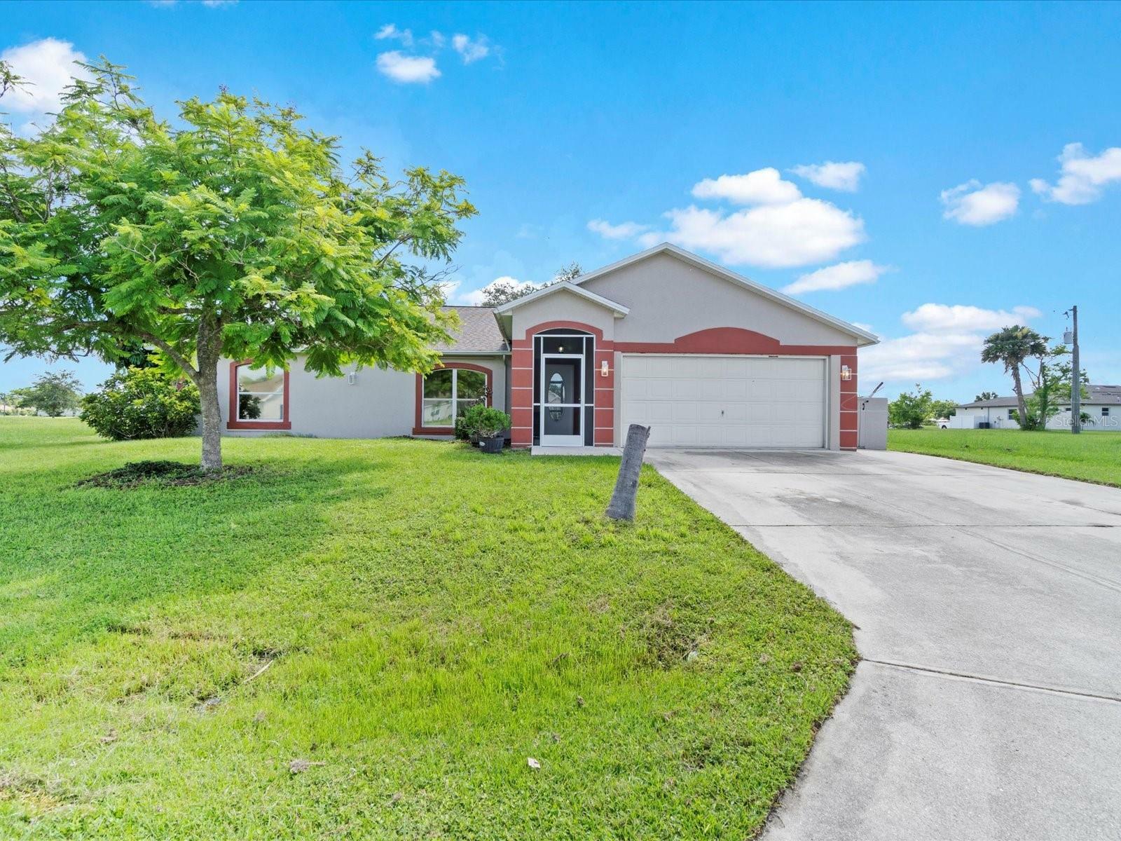 Property Photo:  16316 Navarro Court  FL 33955 