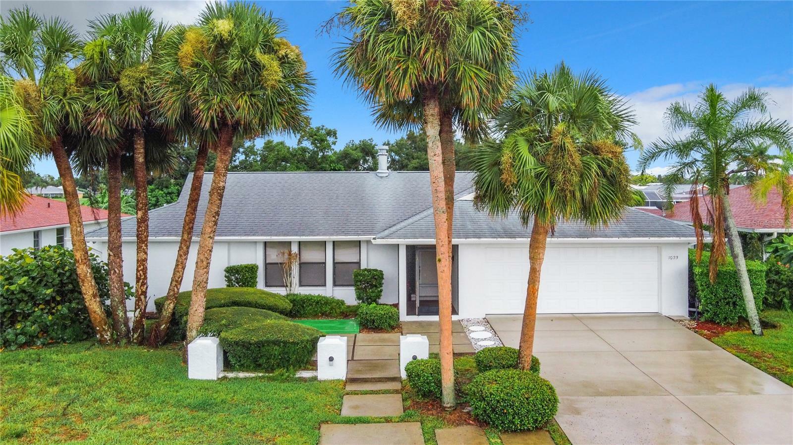 Property Photo:  1023 River Oaks Court  FL 34293 