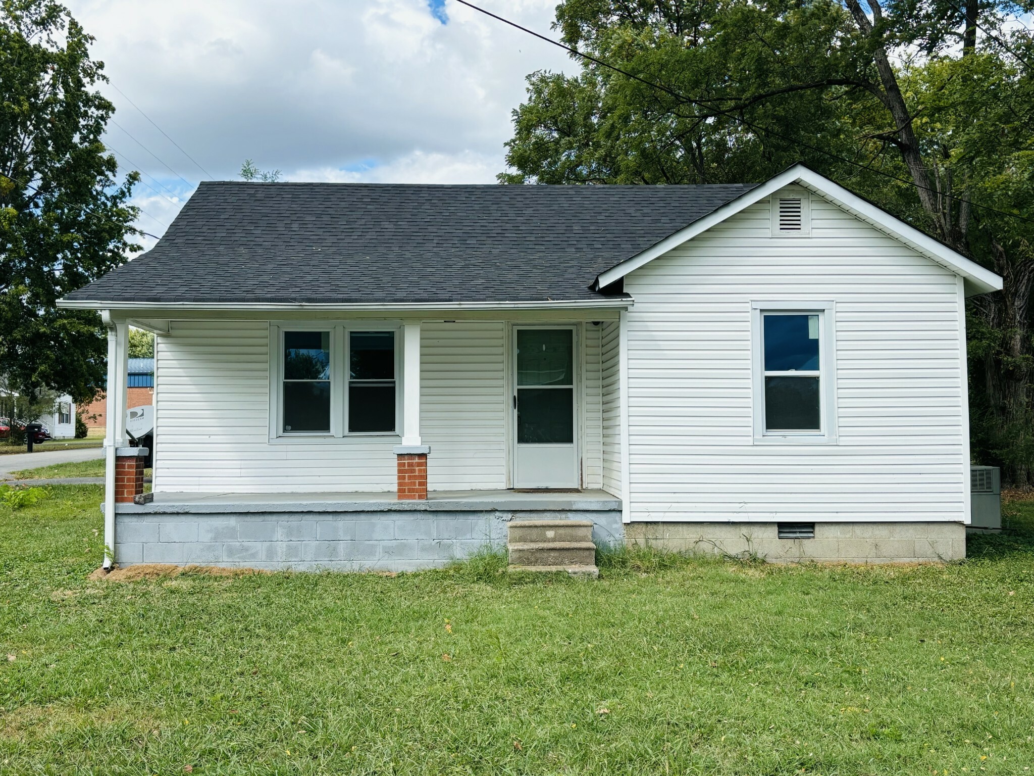 Property Photo:  306 Center Dr  TN 37083 