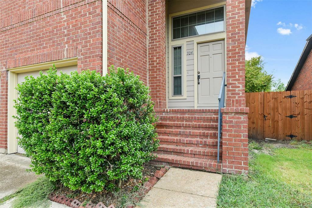 Property Photo:  704 Meadowcreek Court  TX 75043 