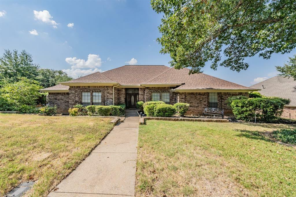 Property Photo:  1215 Crest Drive  TX 76034 