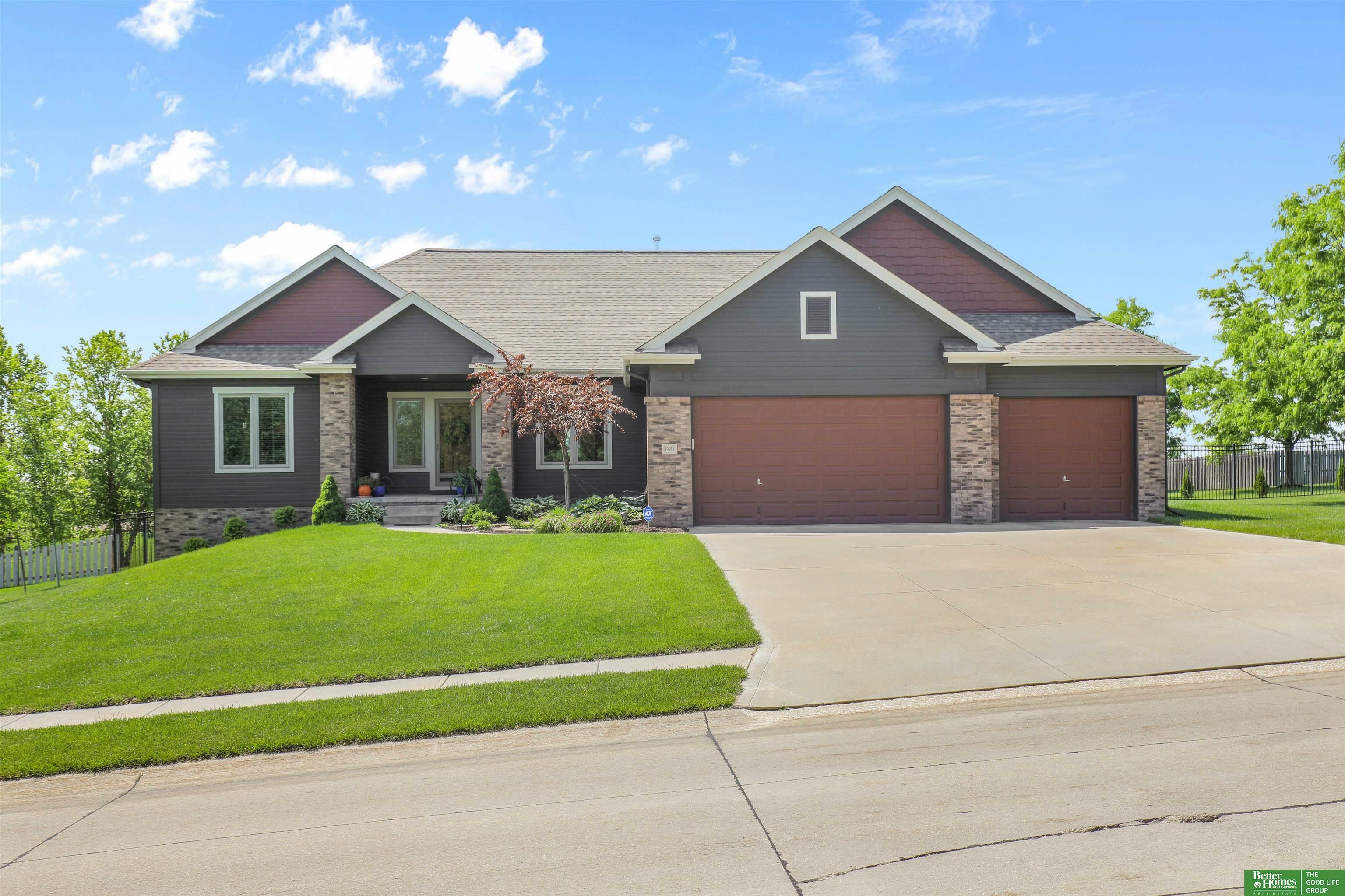 Property Photo:  19911 Elkhorn Ridge Drive  NE 68022 