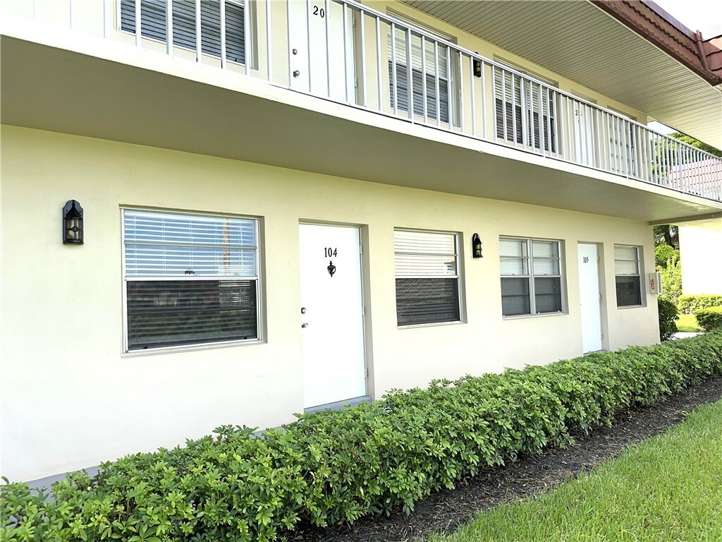 Property Photo:  60 Woodland Drive 104  FL 32962 