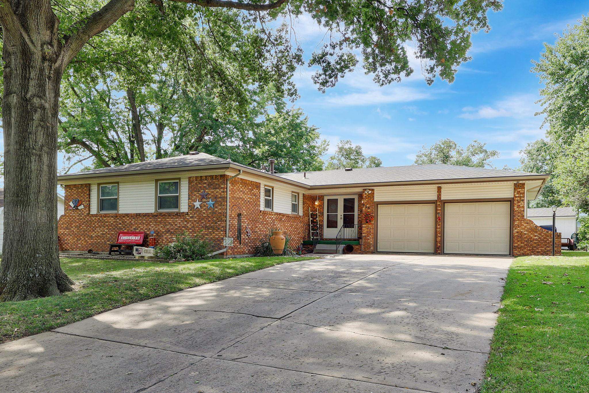 Property Photo: 955 E Kristen Rd KS 67037