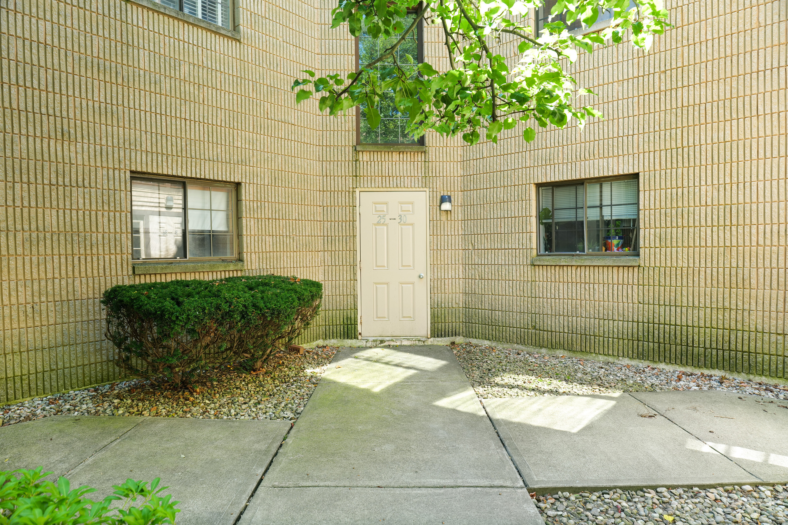 Property Photo:  38 North Main Street Apt 25  CT 06107 