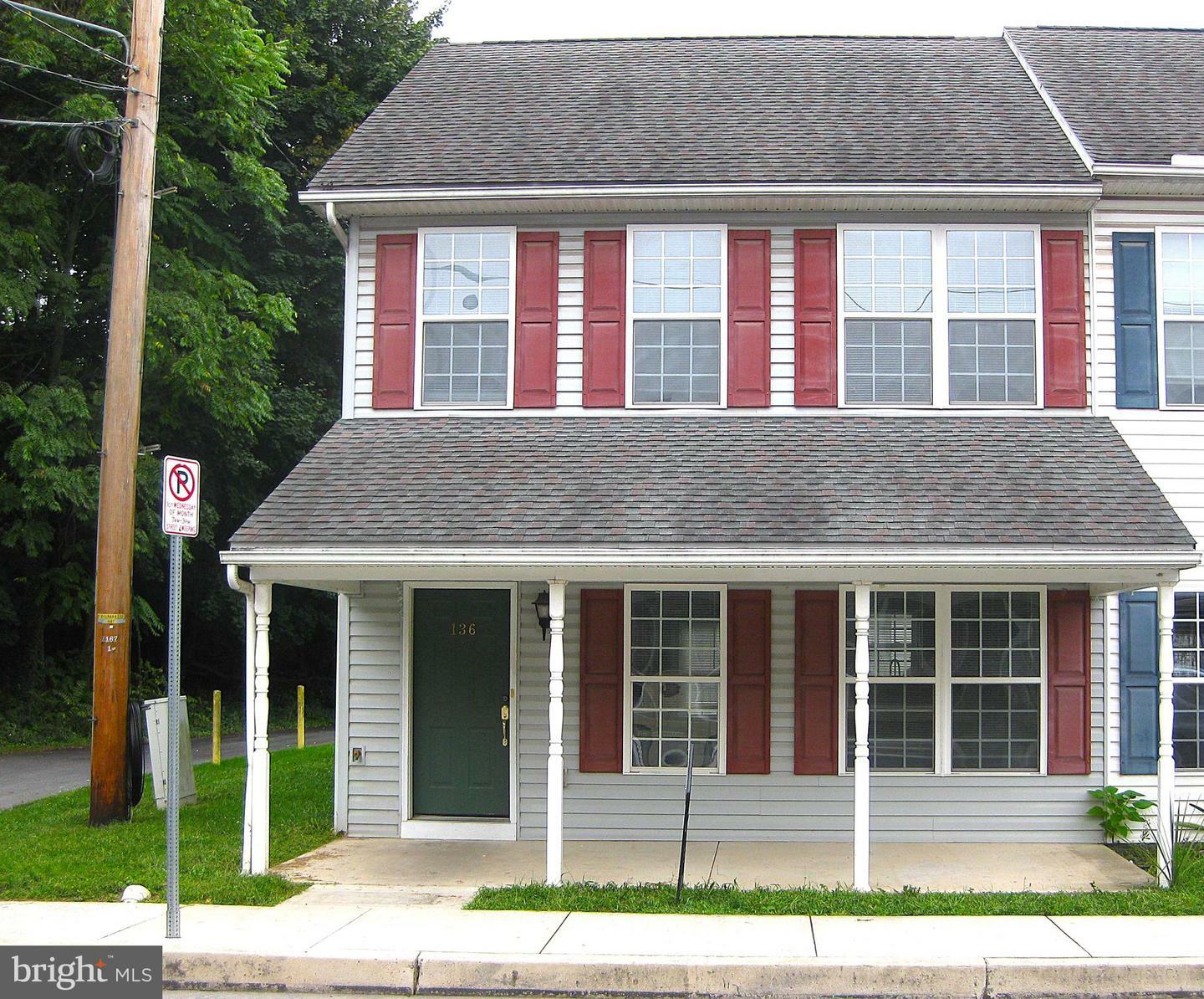 Property Photo:  136 Earl Street S  PA 17257 