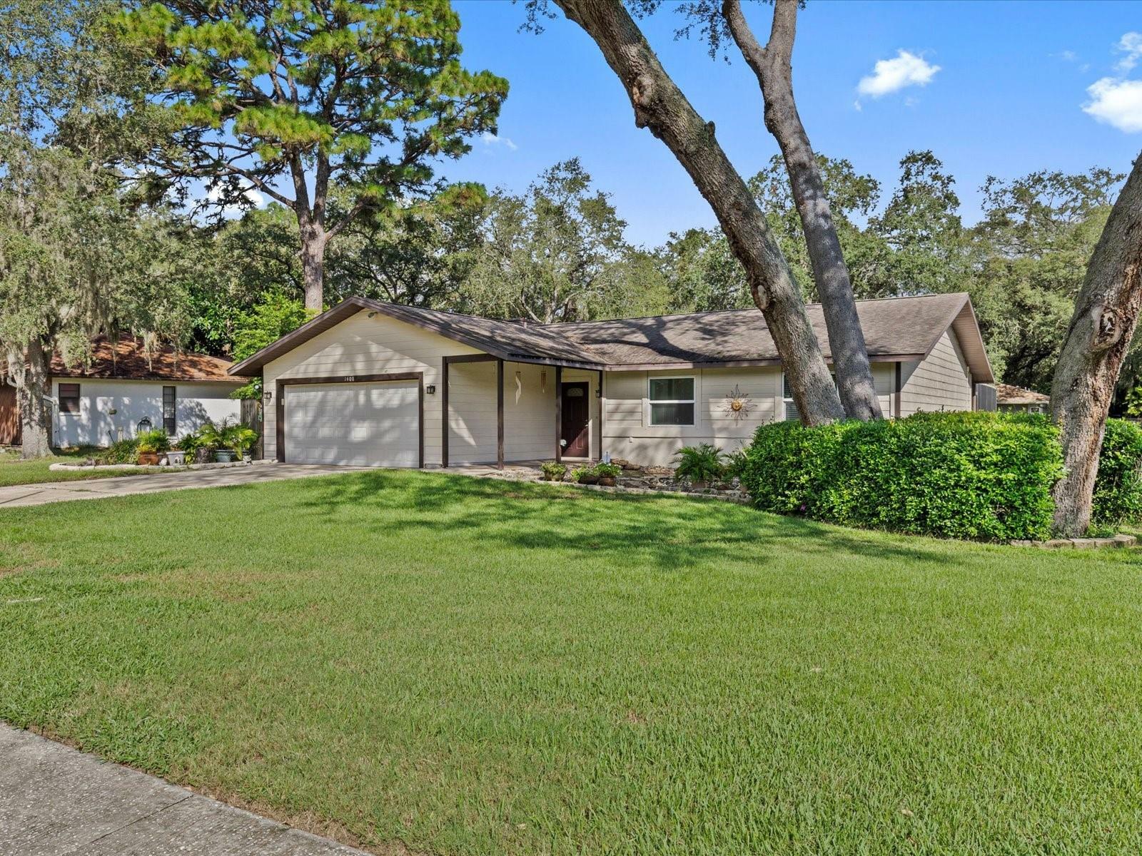 Property Photo:  1408 Vermont Avenue  FL 34689 