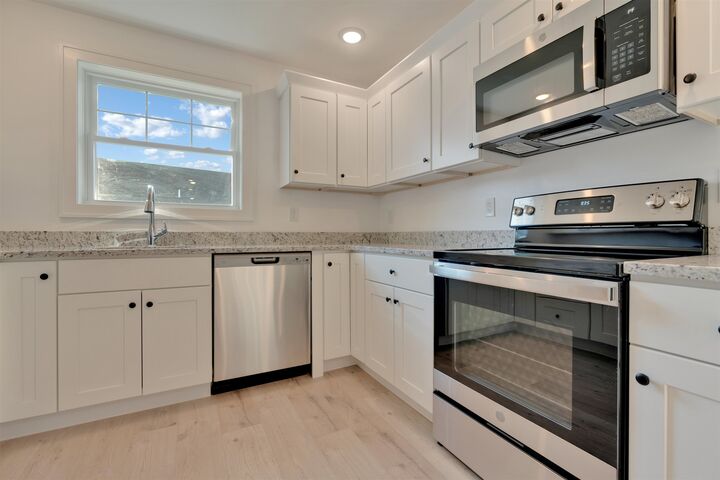 Property Photo:  7 Miami Way  NH 03867 