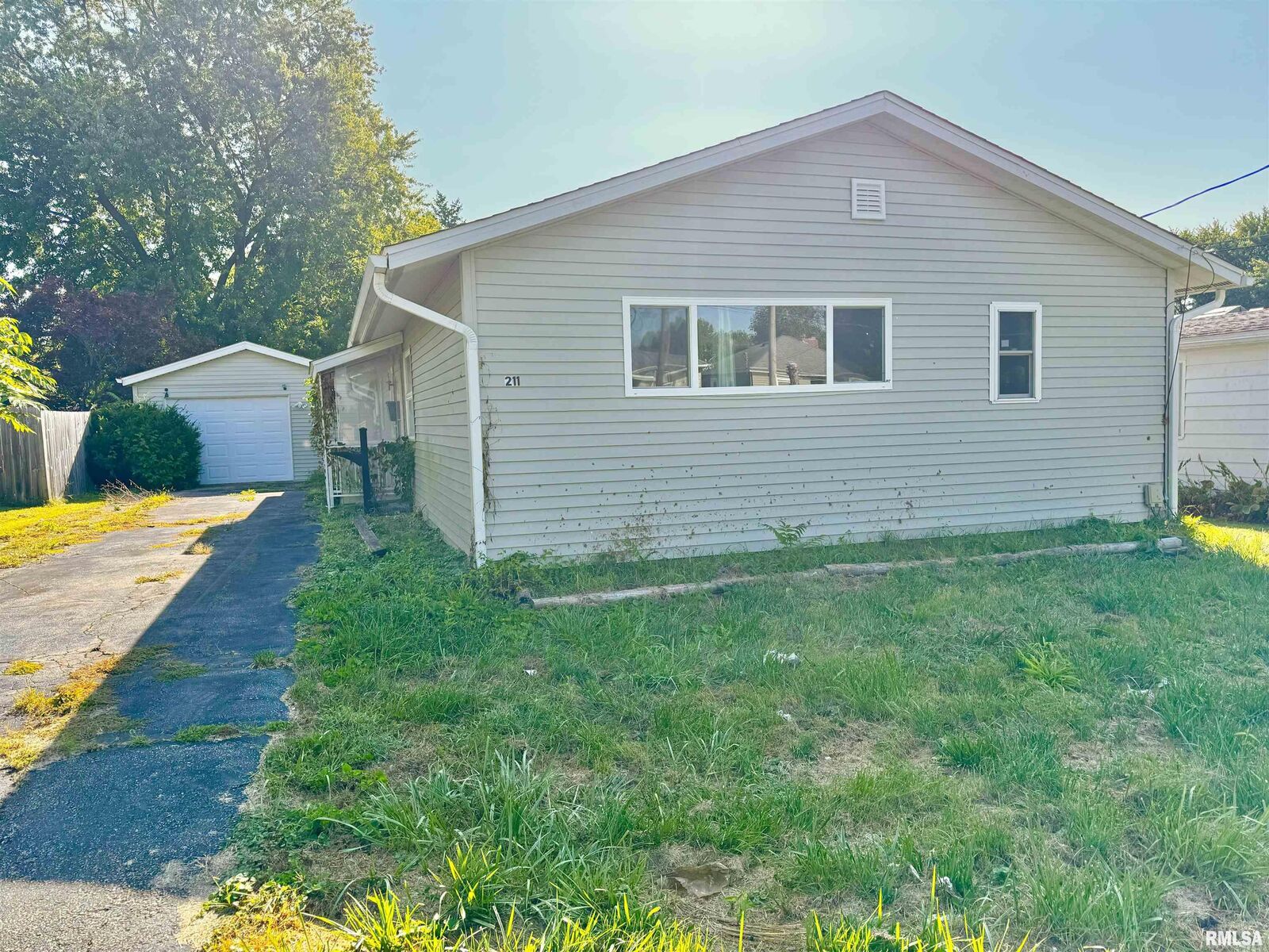 Property Photo:  211 Illinois Avenue  IL 61401 