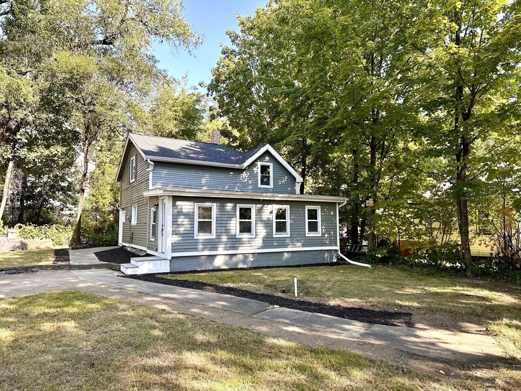 Property Photo:  90 Youngs Rd  MA 01462 