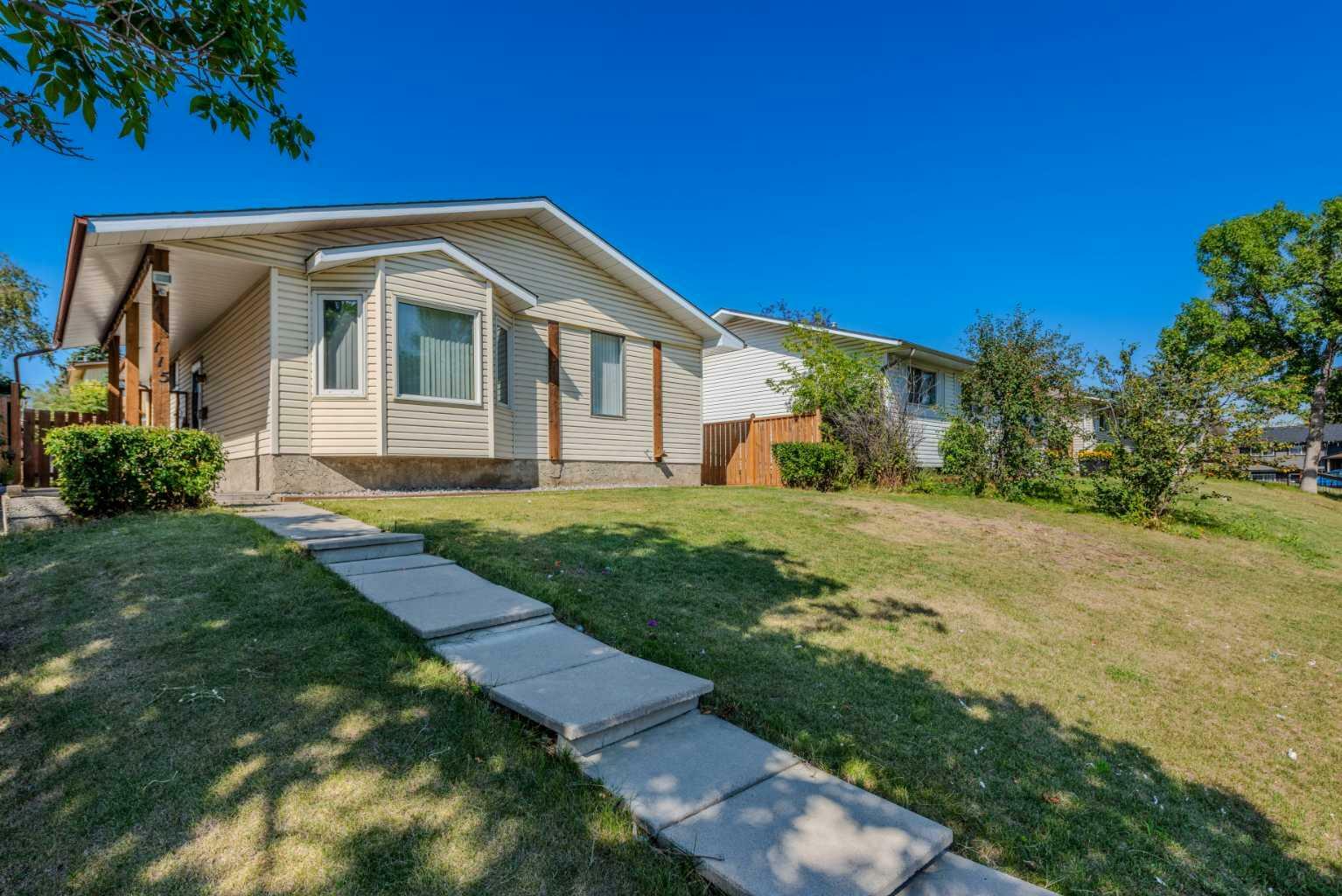 Property Photo:  115 Whiteglen Crescent NE  AB T2Y 2Z4 