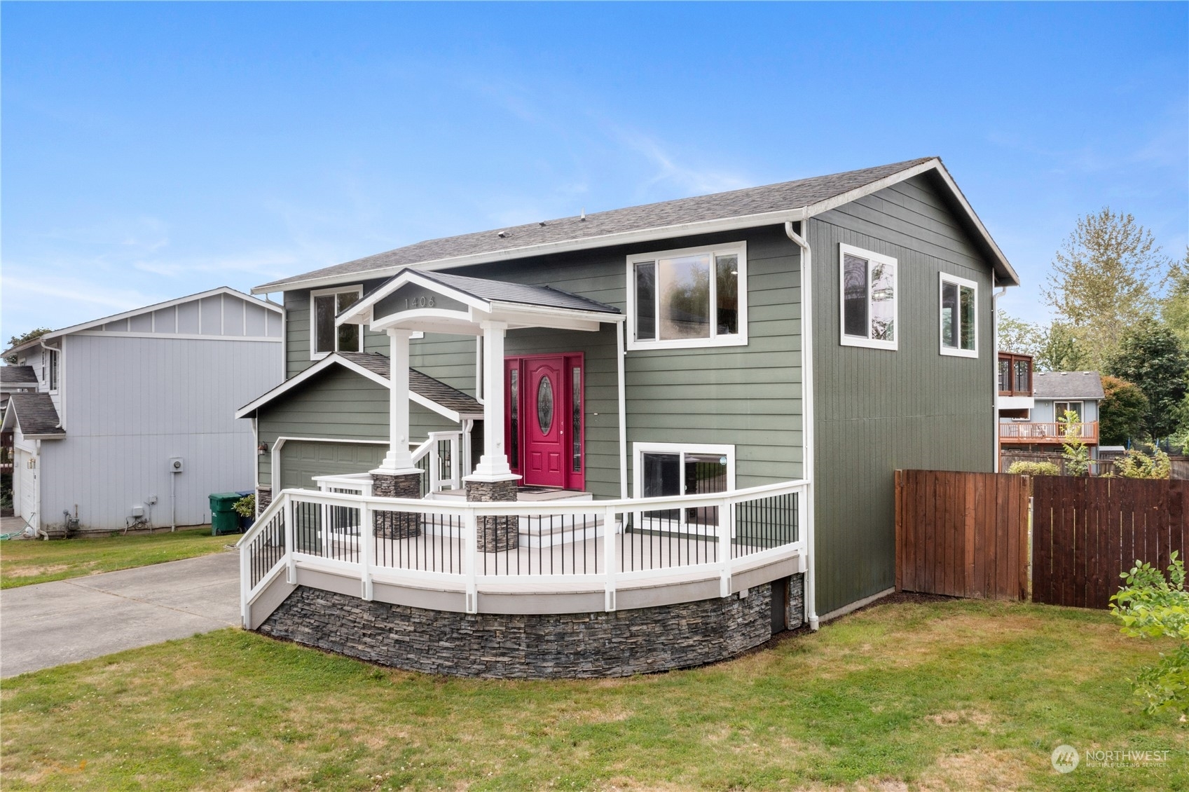 Property Photo:  1406 85th Avenue SE  WA 98258 