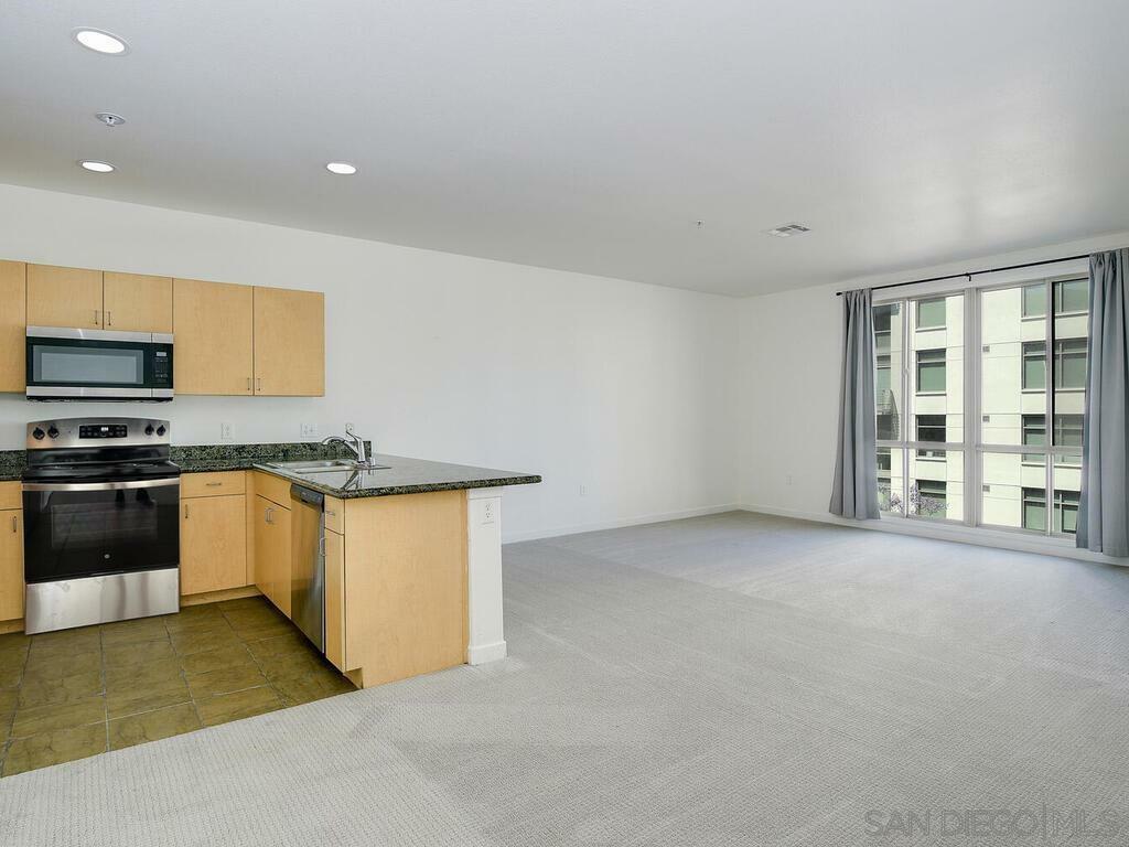 Property Photo:  1501 Front St 408  CA 92101 