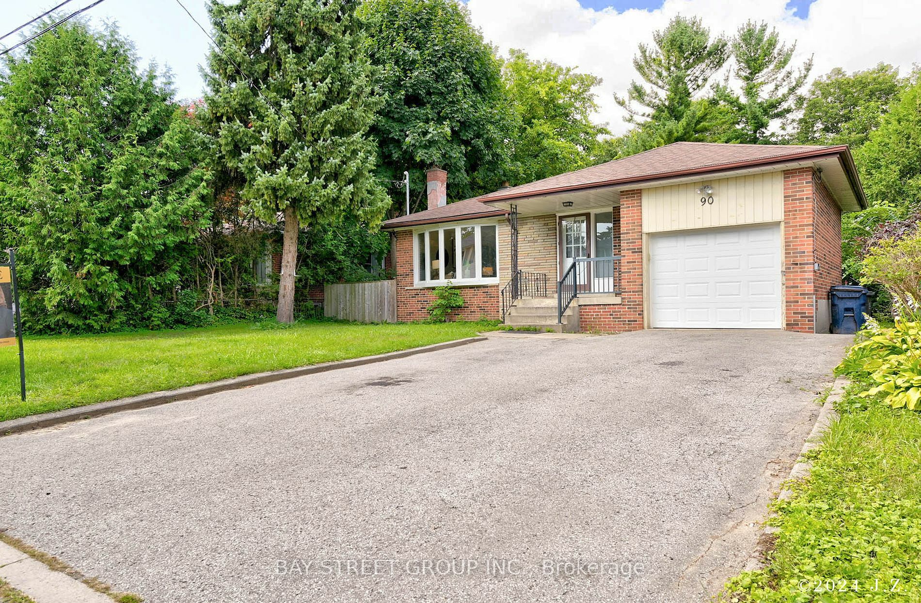 Property Photo:  90 Banmoor Blvd  ON M1J 2Z6 