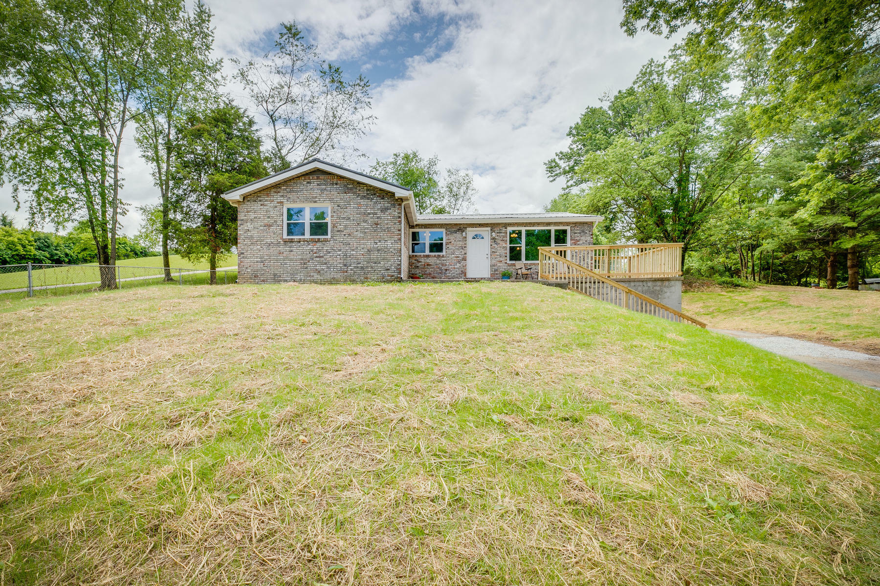 Property Photo:  185 Hillcrest Road  TN 37618 