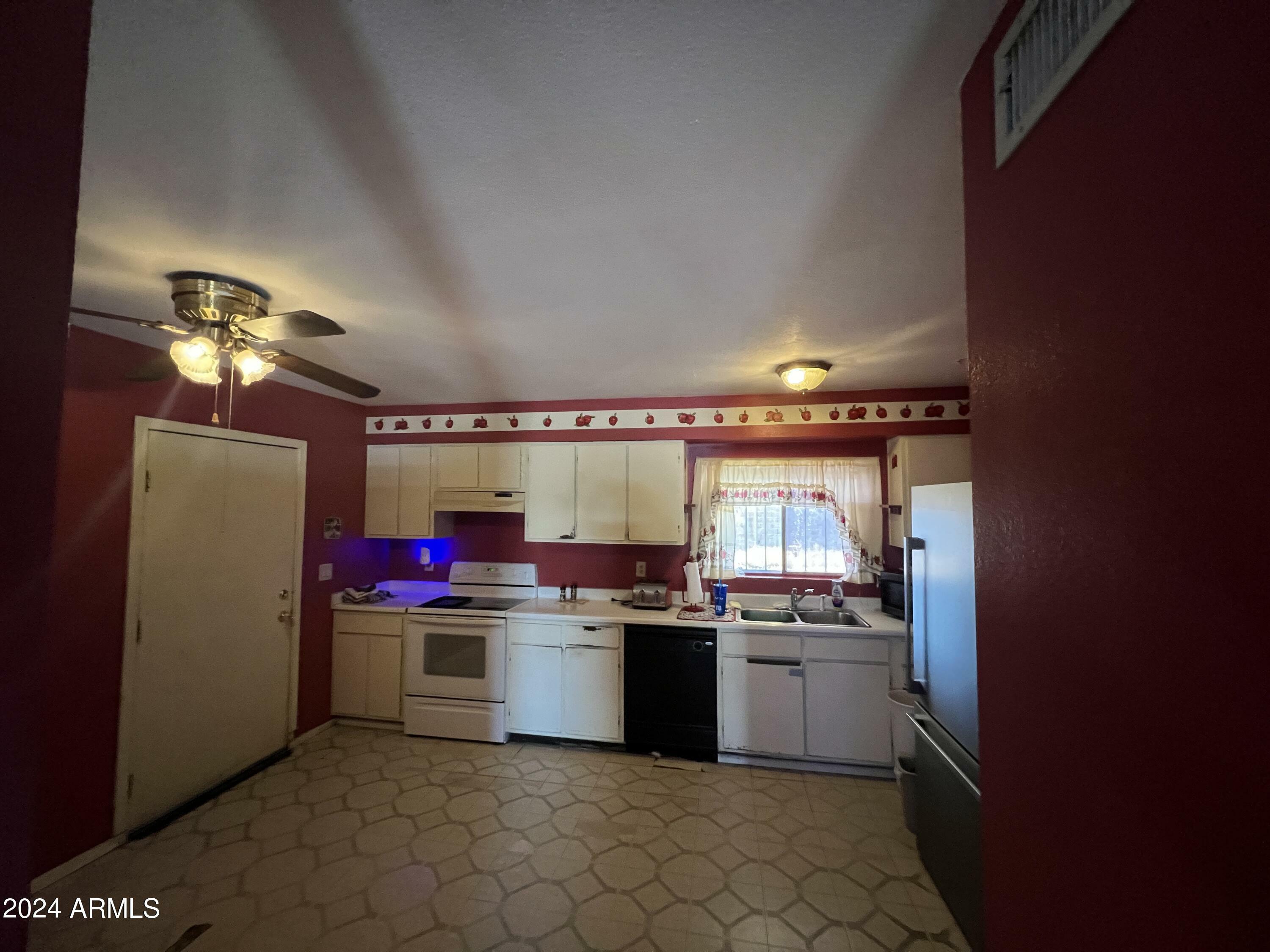 Property Photo:  2612 N 71st Drive  AZ 85035 