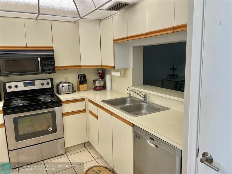 Property Photo:  3301 Aruba Way D3  FL 33066 