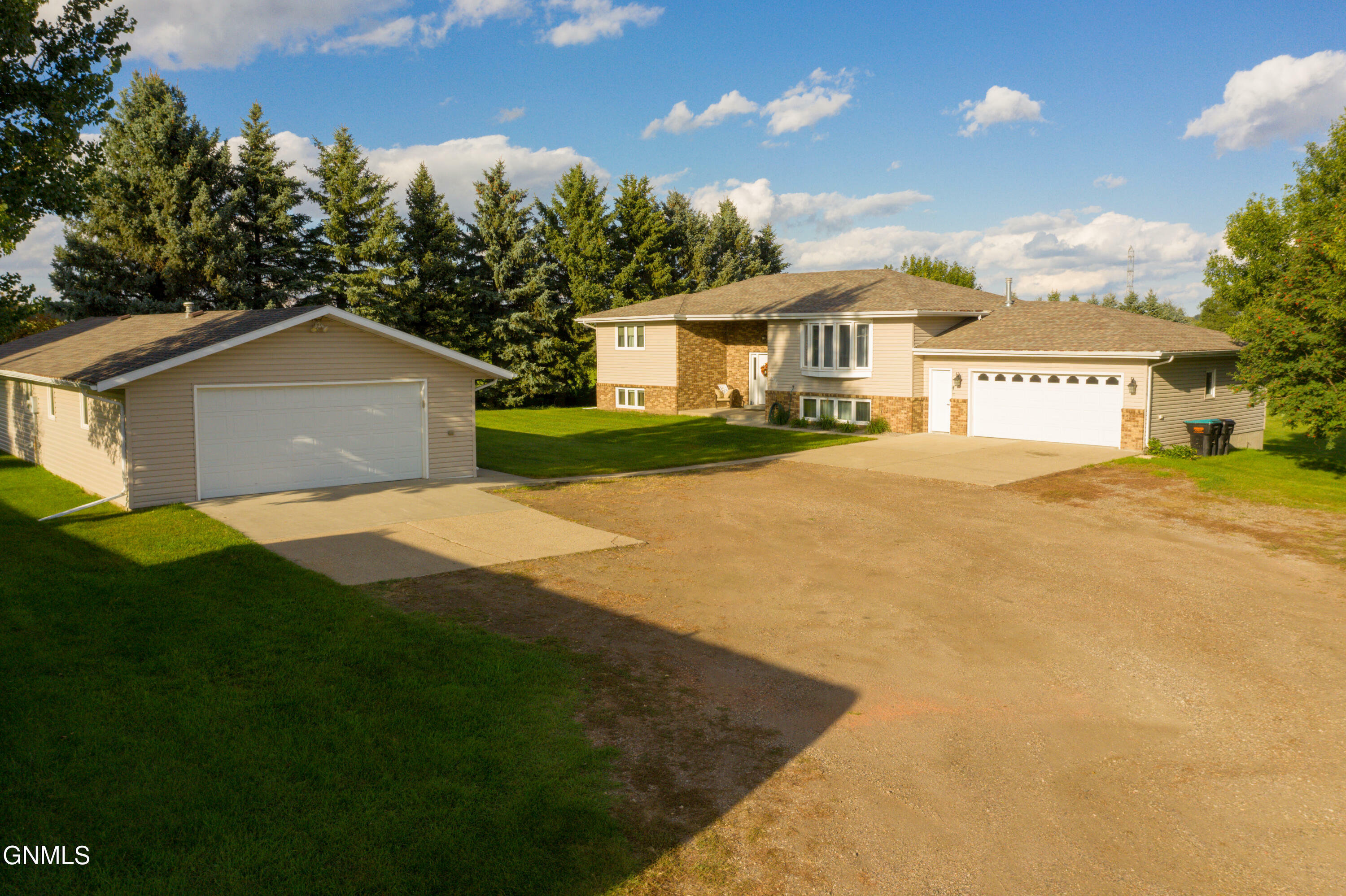 Property Photo:  1300 Crestfield Avenue  ND 58503 