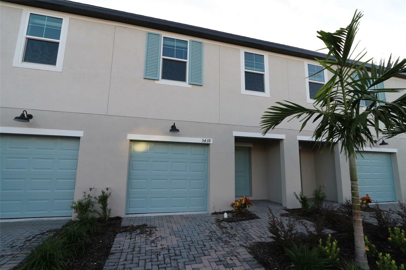 Property Photo:  5439 Tripoli Drive  FL 34221 