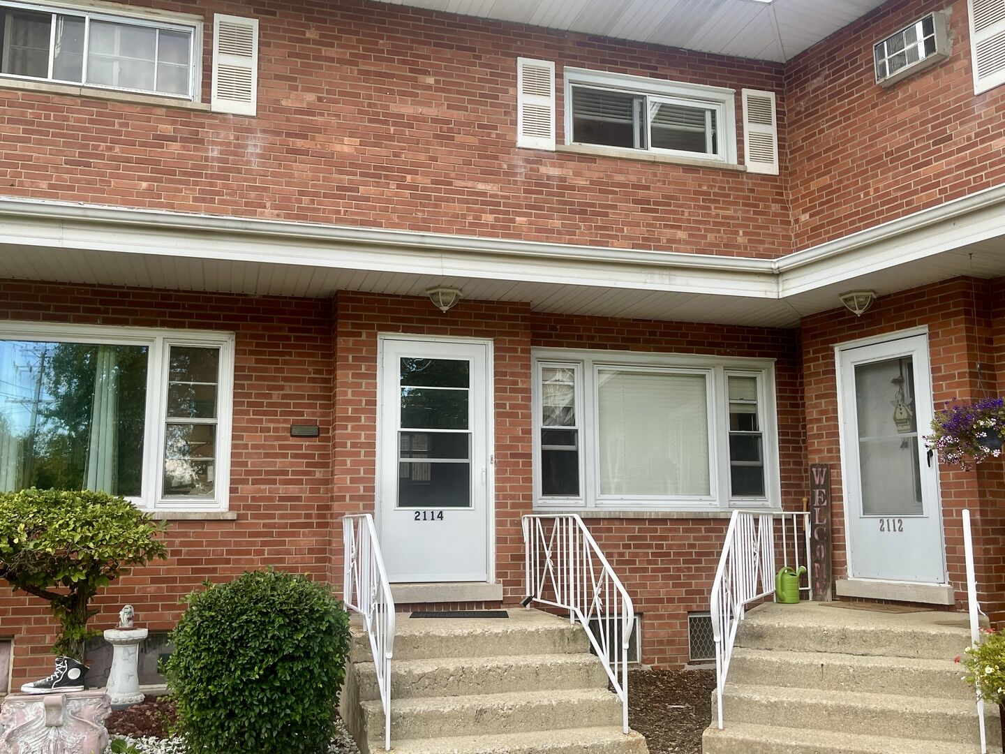 Property Photo:  2114 Warren Avenue 2114  IL 60515 