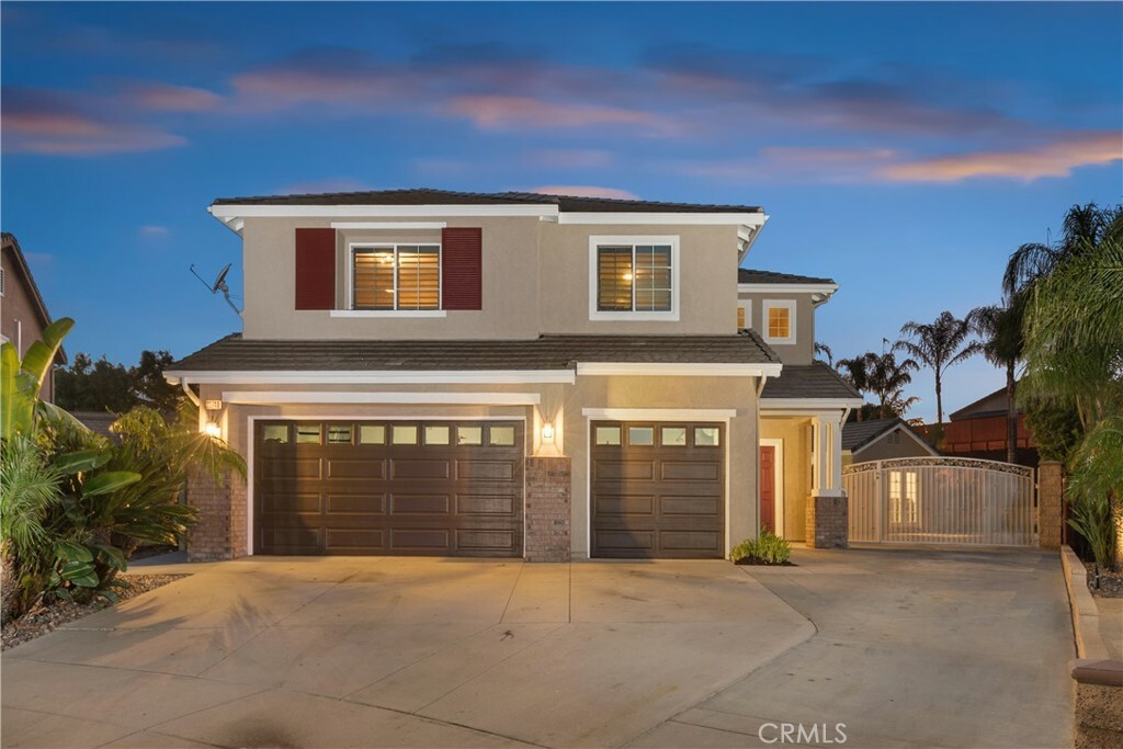 Property Photo:  23748 Cloverleaf Way  CA 92562 