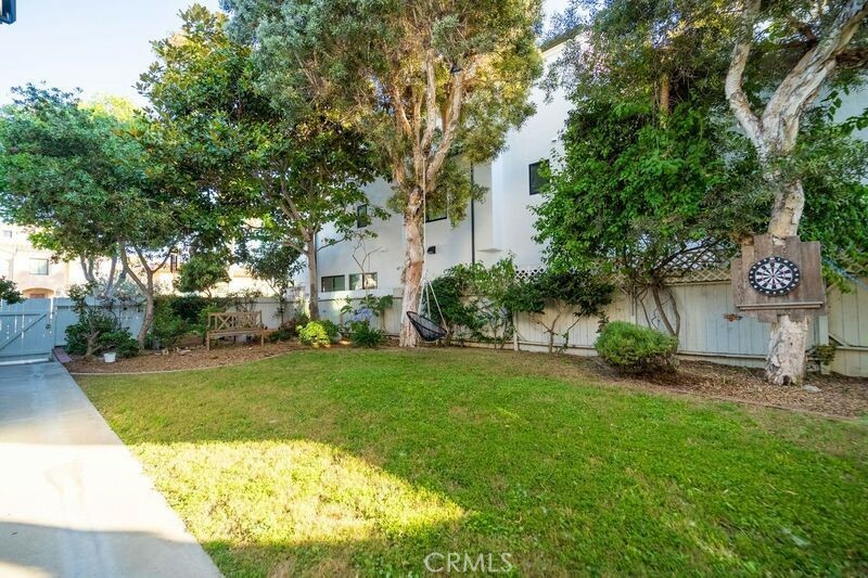 Property Photo:  207 21st Street  CA 92648 