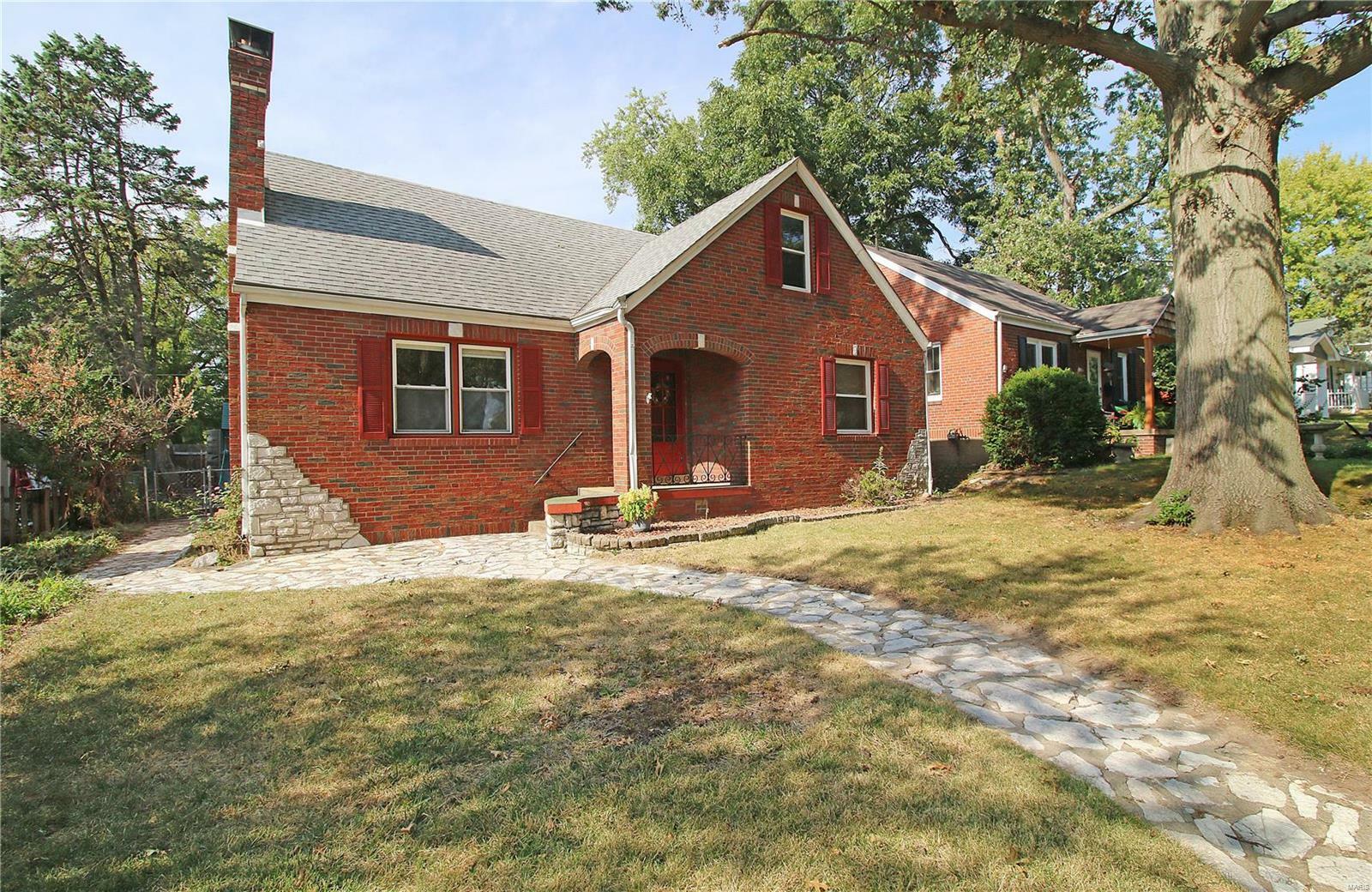 Property Photo:  1025 N Kingshiway  MO 63301 