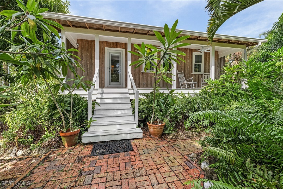 Property Photo:  13647 Robert Road  FL 33922 